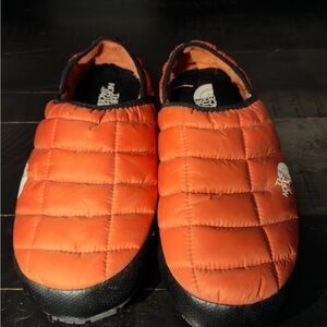 Men’s - Size 10 - The North Face Burnt Orange Thermoball Slippers